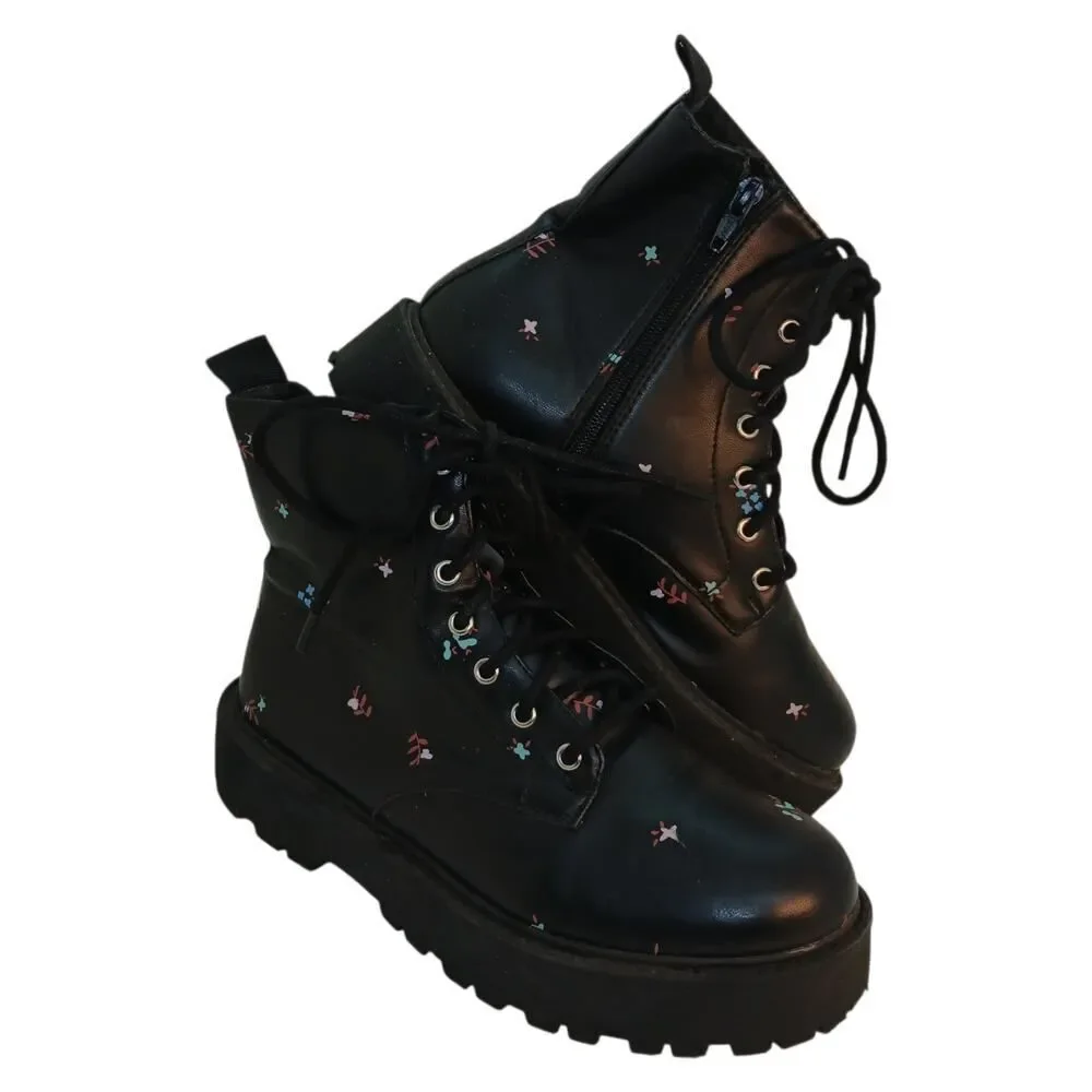 Zara Girls Pre0owned Black Floral Lace Up w/Zipper Combat Boots - Size 2